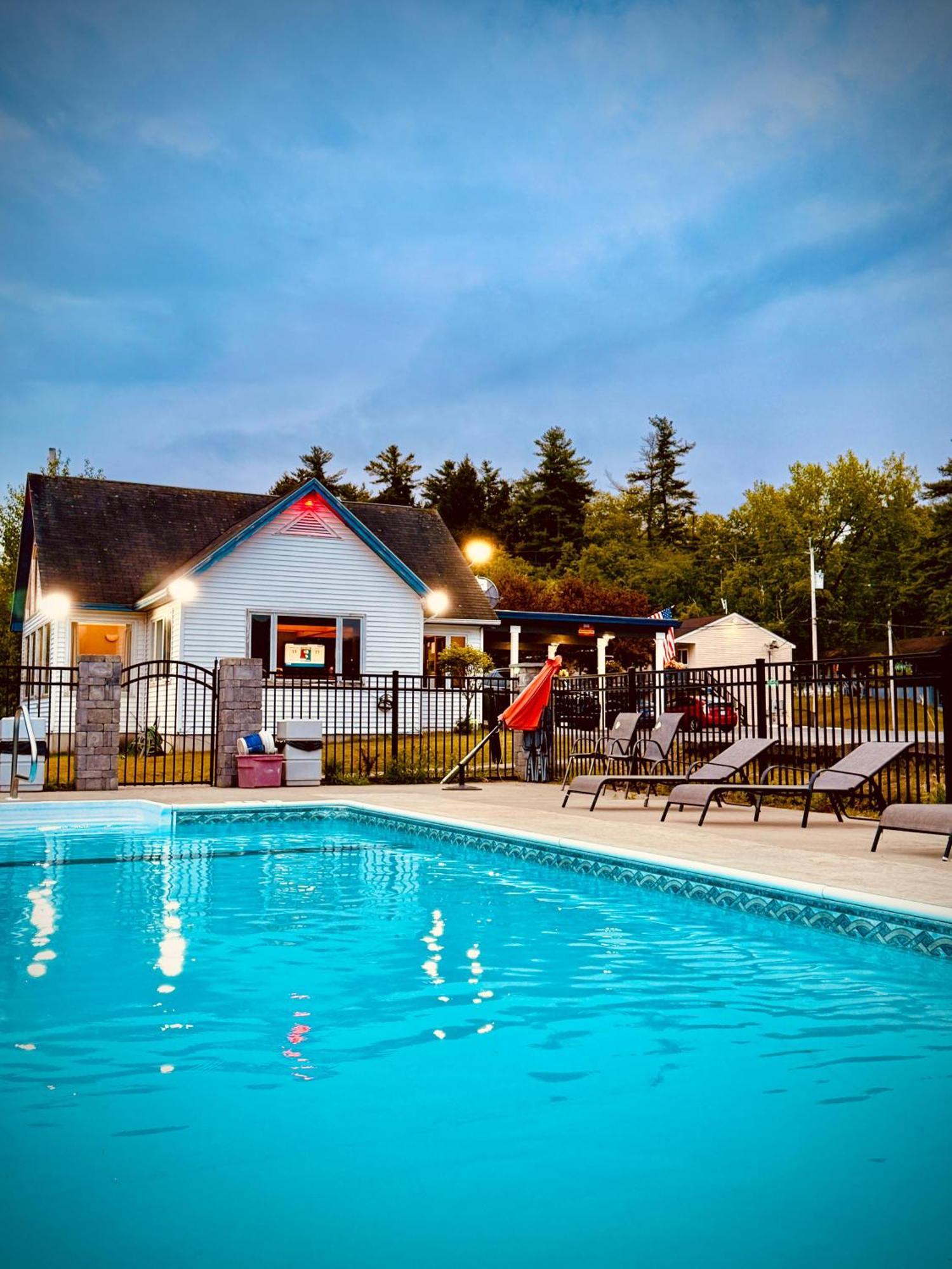 Travelodge By Wyndham Lake George Ny Exteriér fotografie